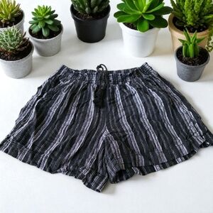 Briggs New York Black and White Striped High Waist Shorts With Pockets